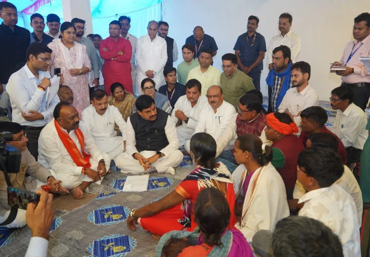 नक्सल प्रभावित रहे ग्राम बोंदारी में विकास की नई सुबह, मुख्यमंत्री डॉ मोहन यादव ने ग्रामीणों से किया संवाद