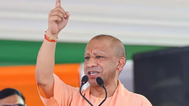 JPNIC विवाद पर CM योगी का बड़ा हमला, 'प्राइवेट कंपनी बनाकर डकैती डाल रहे थे अखिलेश-डिंपल