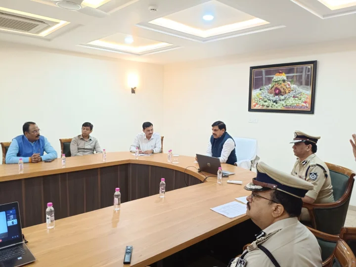 नई दिल्ली से सीधे रीवा पहुंचे सीएम डॉ.मोहन यादव, रविवार को करेंगे बाढ़ प्रभावित इलाकों का निरीक्षण