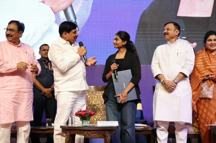 किसी ने 12वीं के साथ किया नीट, किसी ने नीट और जेईई मैन्स दोनों, प्रतिभा देख प्रभावित हुए सीएम डॉ. मोहन यादव