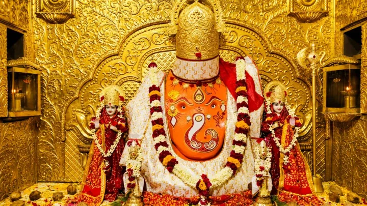 इस दिन पूरी रात खुला रहेगा खजराना मंदिर, सवा लाख मोदक का भोग, 6 करोड़ के सोने के आभूषण से सजेंगे गजानन