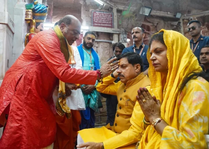 सीएम डॉ. मोहन यादव ने किए द्वारकाधीश के दर्शन, मांगी प्रदेशवासियों की सुख-समृद्धि