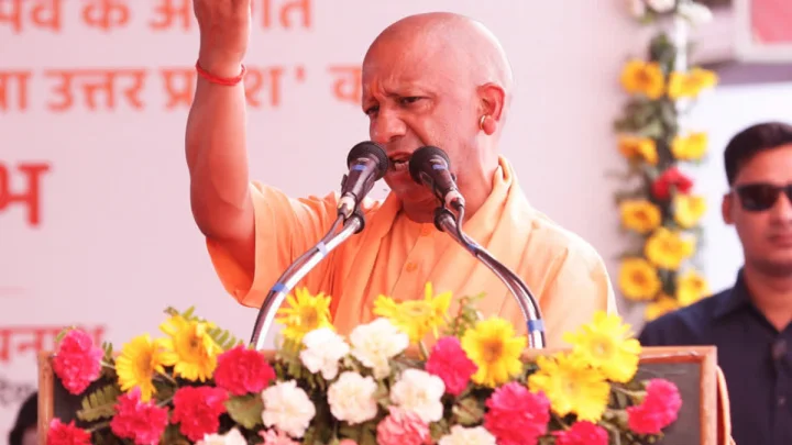 UP News : ग्रामीण सड़कों की बदलेगी सूरत, अक्टूबर से बड़े स्तर पर शुरू होगा सड़क मरम्मत अभियान, पेयजल योजनाओं के बाद होंगी सड़कें दुरुस्त