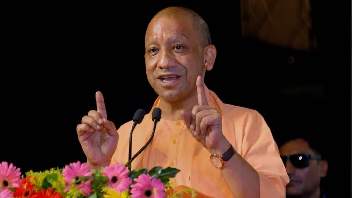 यूपी में 31000 अधिक PRD जवानों, रसोइयों और आंगनवाड़ी कार्यकर्ताओं को तोहफा, मिलेगा 5 लाख तक का फ्री इलाज!