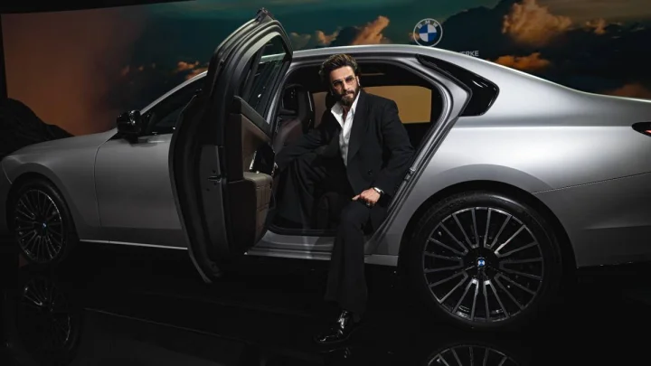 BMW के ब्रांड एंबेसडर बने रणवीर सिंह, नई 7 सीरीज के लॉन्च पर दिखा दमदार अंदाज