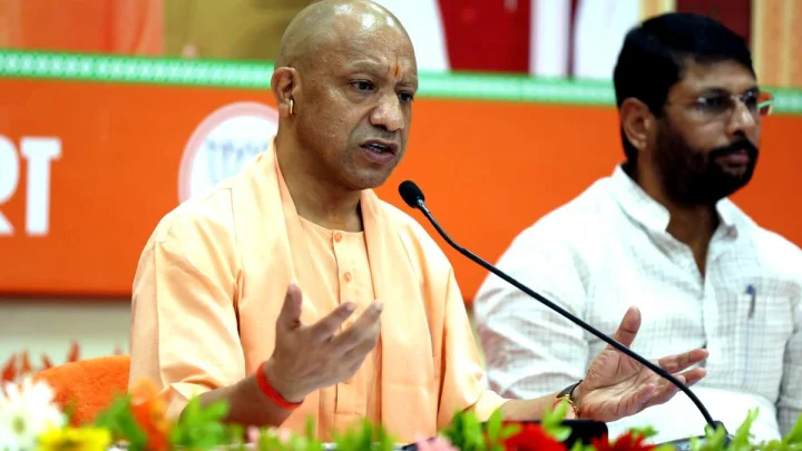 मोदी के साथ न सत्ता की वंश परंपरा थी न ही विरासत, संघर्ष से बनाई पहचान : CM योगी