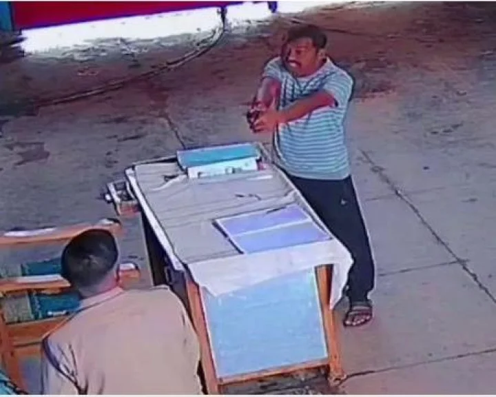 रायसेन गोलीकांड का Live वीडियो आया सामने, जेल प्रहरी पर फायरिंग के बाद सिर पर किया अटैक, आंखों में मिर्च डाली
