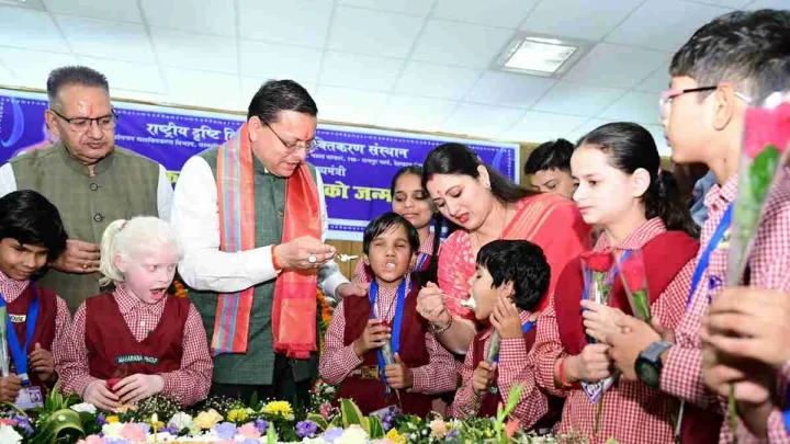 दिव्यांग बच्चों के बीच जन्मदिन मनाने पहुंचे सीएम धामी, भावुक होकर आंखें हुईं नम