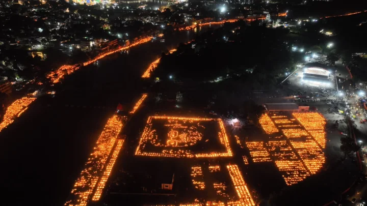 Prime Minister Narendra Modi's birthday: 33.27 lakh earthen lamps were lit simultaneously in Ujjain; CM Dr. Mohan Yadav lit a lamp in Ujjain.प्रधानमंत्री नरेंद्र मोदी  जन्मदिन