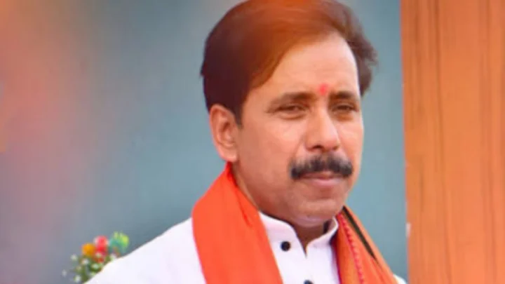 आरक्षण की चोरी करने वाले ज्ञान दे रहे, अंबेडकर को अपमानित करने वाले सम्मान की बात करते हैं: अनिल राजभर