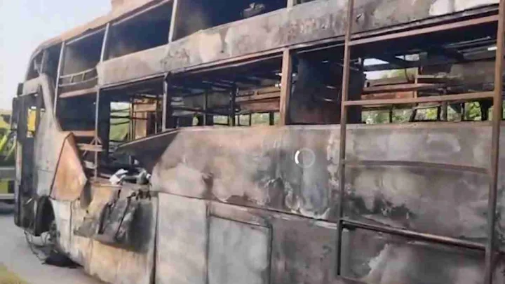fire in bus at yamuna express way