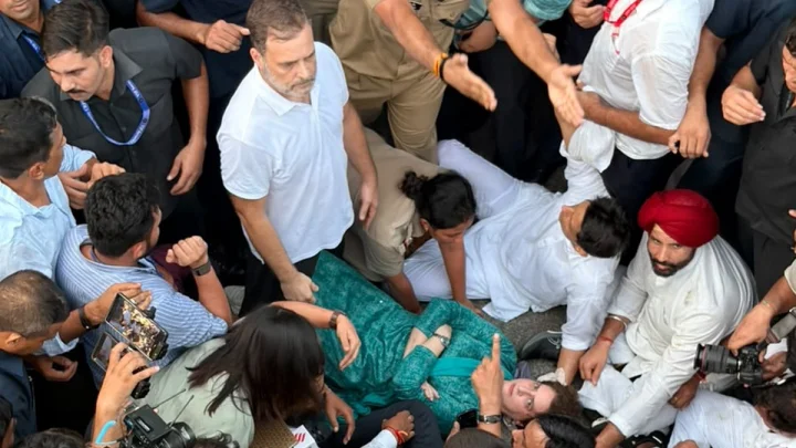Rahul Gandhi : प्रियंका गांधी को सड़क पर पटका, राहुल बने ढाल
