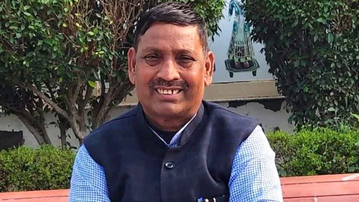 धर्मेंद्र कश्यप के लिए BJP ने बदल दी थी मेनका-वरुण की सीट, राज्यसभा टिकट न मिलने पर अब 'साइकिल' पर होंगे सवार