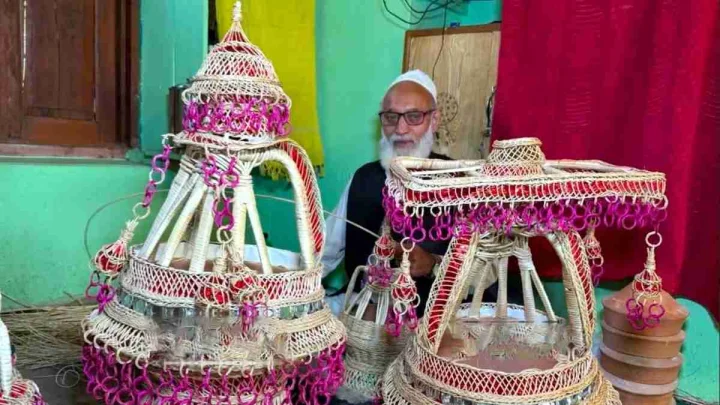 सर्दियों से पहले कश्मीरी कारीगर ने बनाई 2 विशालकाय कांगड़ियां, 60 साल पुरानी परंपरा को जीवित रखा