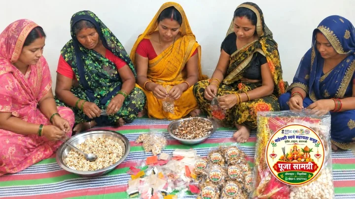 नवरात्र में वाराणसी की महिलाओं का अनोखा हुनर, पूजा कॉम्बो पैक से बढ़ रही कमाई, 65 दुकानों पर मिल रहे स्थानीय उत्पाद