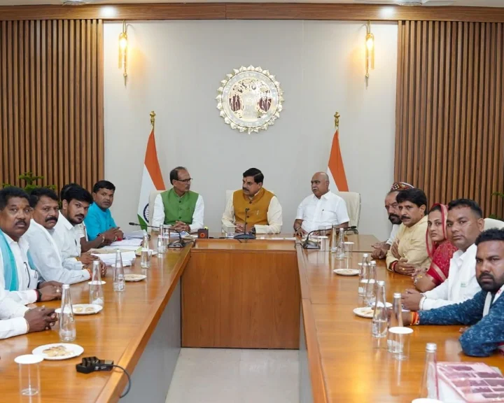 Mohan-Shivraj one hour closed door meeting on Kosmi tribal land dispute