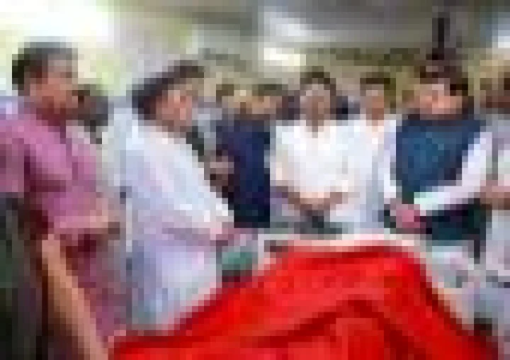 ग्वालियर शीतला मंदिर हादसे के घायलों से सीएम डॉ. मोहन यादव ने मुलाकात, बोले घटना के दोषियों पर होगी कड़ी कार्रवाई