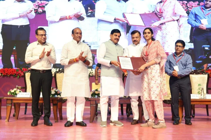 मध्यप्रदेश में स्कूल शिक्षा विभाग में 20 हजार पदों पर होगी भर्ती, बोले सीएम डॉ मोहन यादव, 950 से अधिक लोगों को दिए अनुकंपा नियुक्ति पत्र