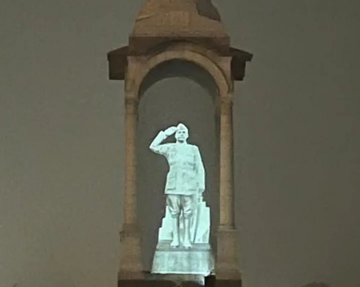 Netaji Subhash chandra bose hologram statue