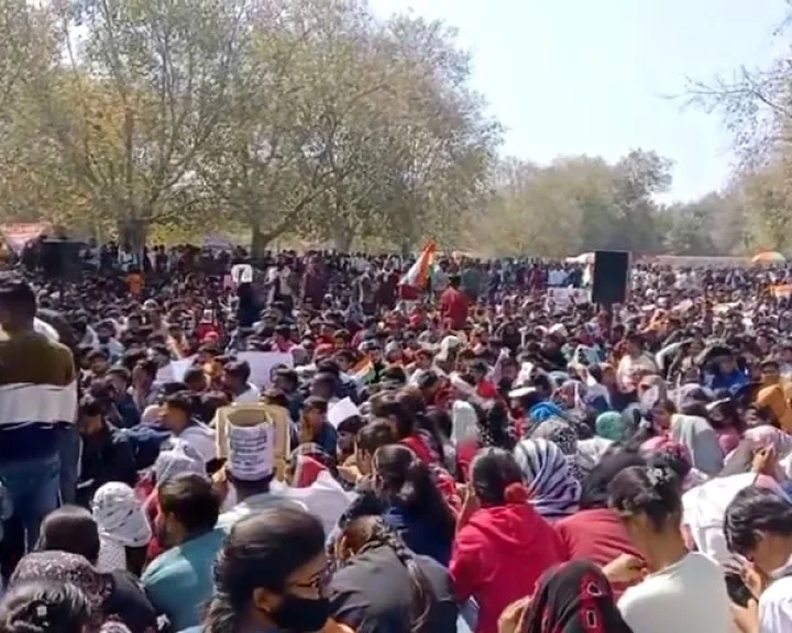 protest in up police entrance exam paper leak case