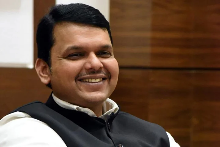 विक्रमी गुंतवणुकीसाठी मुख्यमंत्री फडणवीस यांनी स्वित्झर्लंडमधील दावोसमध्ये क्लॉस श्वाब यांची भेट घेतली