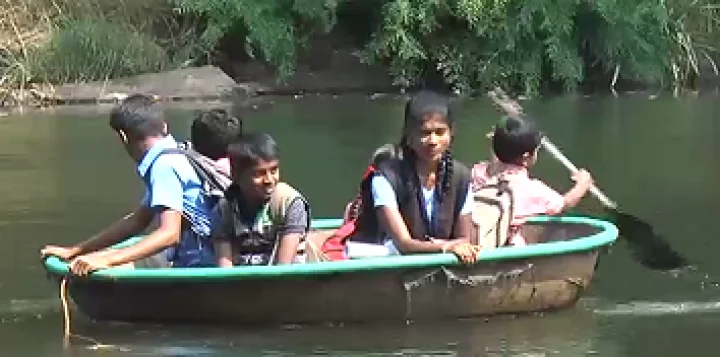 ಧುಮ್ಮಿಕ್ಕುತ್ತಿರುವ ನದಿ