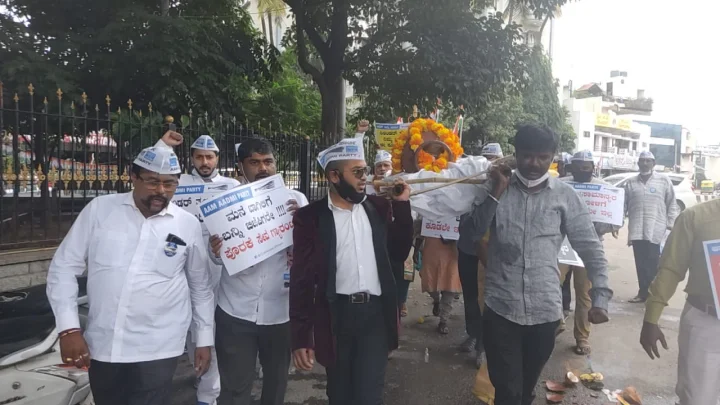 Embarking on Vibinya as a corpse in the city's Maurya Circle