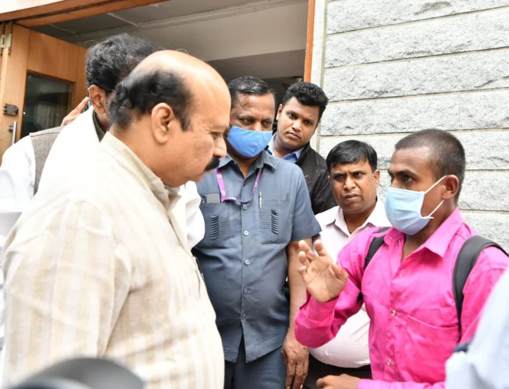 cm bommai koppal wheelchare ವ್ಹೀಲ್ ಚೇರ್ ಸಿಎಂ ಬೊಮ್ಮಾಯಿ ಕೊಪ್ಪಳ