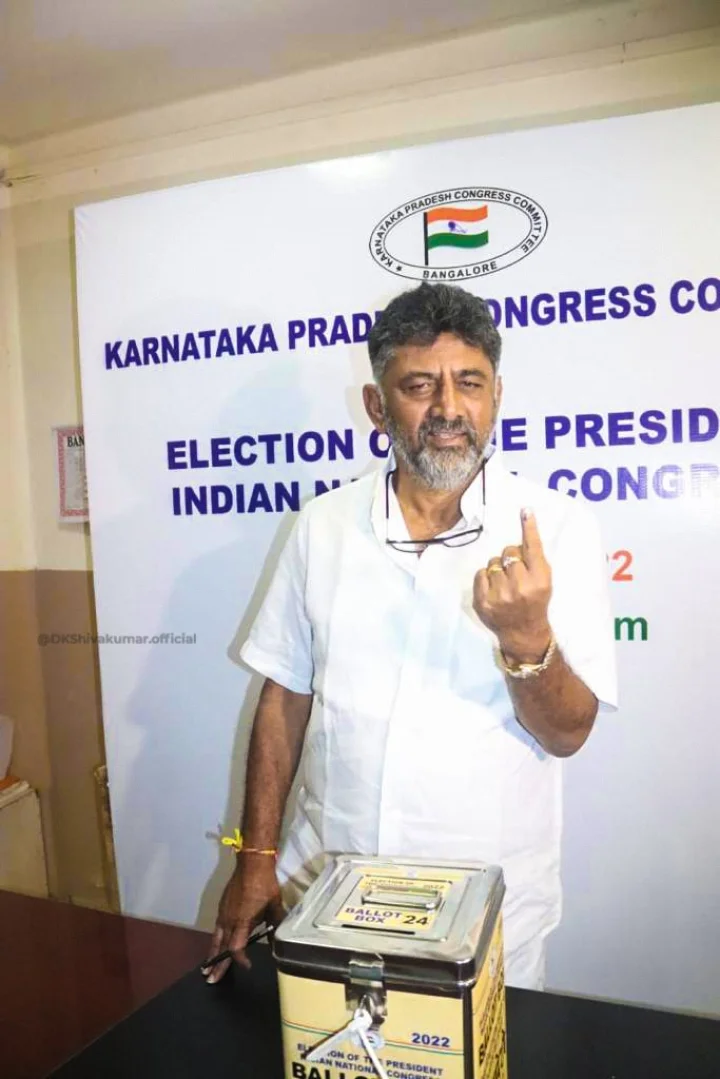 DKshi voted at KPCC office
