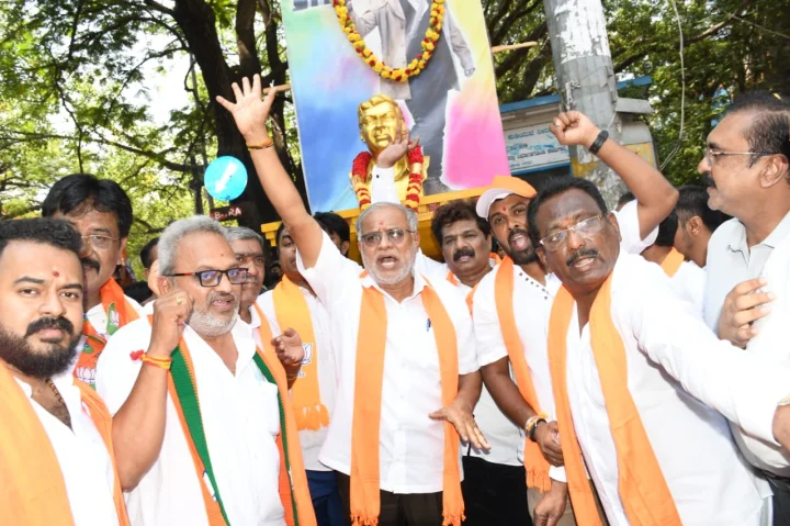 ಬಿಜೆಪಿ ಅಭ್ಯರ್ಥಿ ಎಸ್.ಸುರೇಶ್ ಕುಮಾರ್ ಪಾದಯಾತ್ರೆ ಮೂಲಕ ನಾಮಪತ್ರ ಸಲ್ಲಿಕೆ