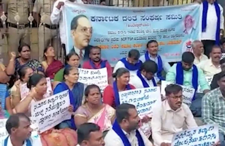 ದಲಿತ ಸಂಘರ್ಷ ಸಮಿತಿಯಿಂದ ಸಮಾಜಕಲ್ಯಾಣ ಇಲಾಖೆ ಎದುರು ಪ್ರತಿಭಟನೆ