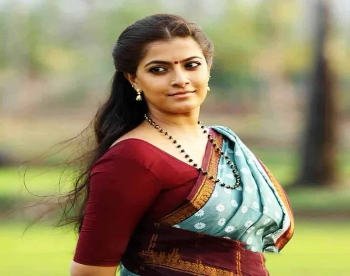 Manikya Actress Varalakshmi Sarathkumar
