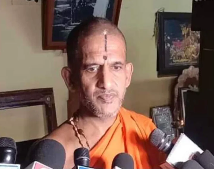 Pejawara seer