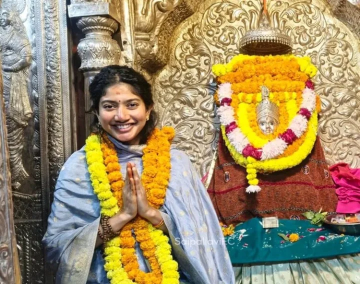 Actress Sai Pallavi, Varanasi Ganga Aarathi, Kashi Vishwanath Temple