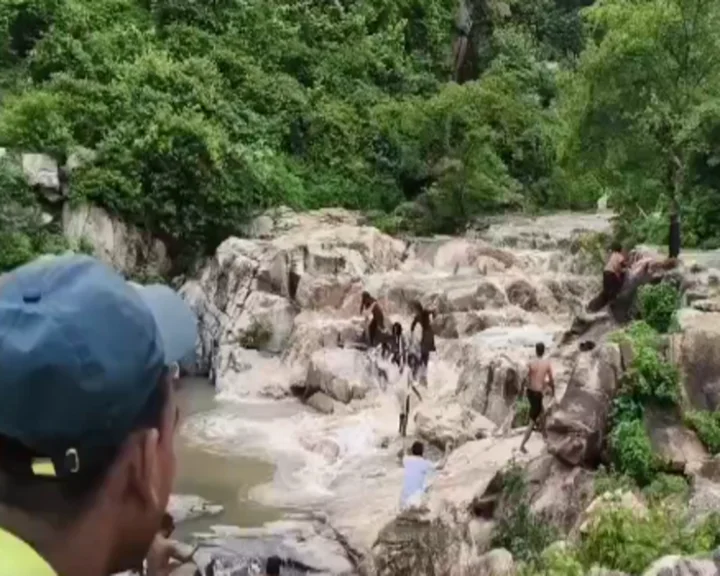 ಬಿಹಾರದ ಗಯಾ ಜಿಲ್ಲೆಯ ಜಲಪಾತ