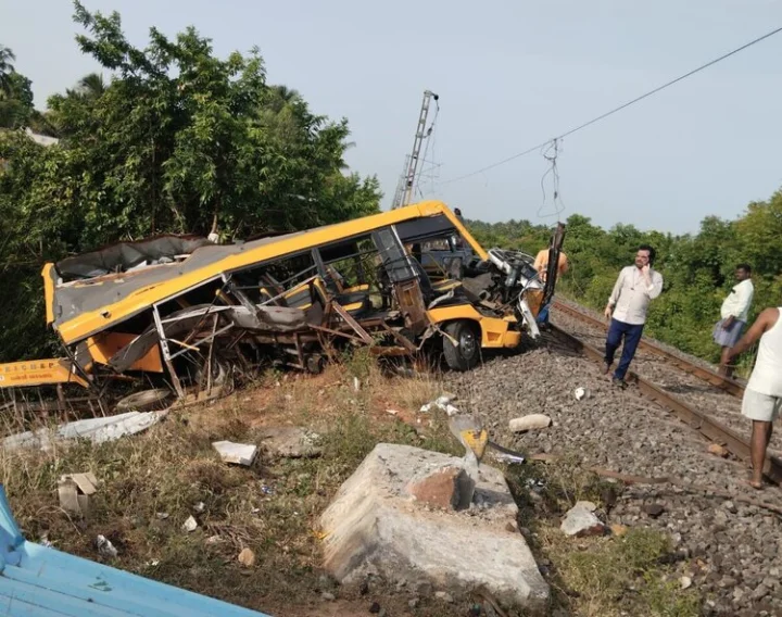 Cuddalore, Tamilnadu, manned level crossing, school van accident