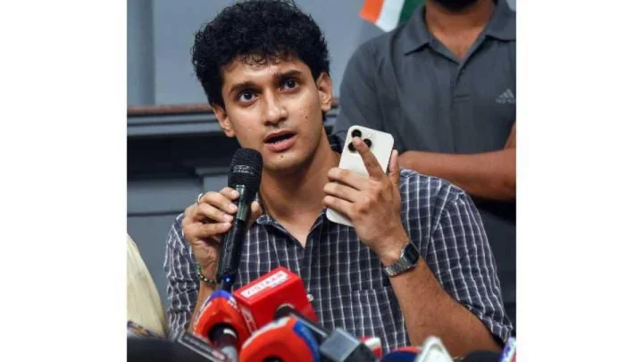ಕಾಕ್ರೋಚ್ ಪಾರ್ಟಿ ಸುಪ್ರೀಂಕೋರ್ಟ್ ನಿಂದಲೂ ದೊಡ್ಡವರೇ: ಸೌರವ್ ದಾಸ್ ಹೇಳಿಕೆಗೆ ನೆಟ್ಟಿಗರ ಕಿಡಿ video