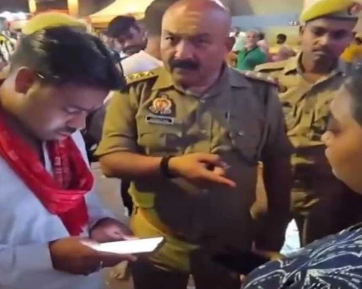 ಕಾಶೀ ವಿಶ್ವನಾಥನ ಸನ್ನಿಧಿಯಲ್ಲಿ ಕರ್ನಾಟಕದ ಮಹಿಳೆಗೆ ಮೋಸ ಮಾಡಿದ ನಕಲಿ ಪೂಜಾರಿ: ಪೊಲೀಸರು ಸ್ಥಳದಲ್ಲೇ ಮಾಡಿದ್ದೇನು Video