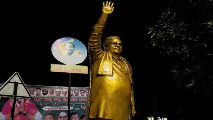 Siddaramaiah statue
