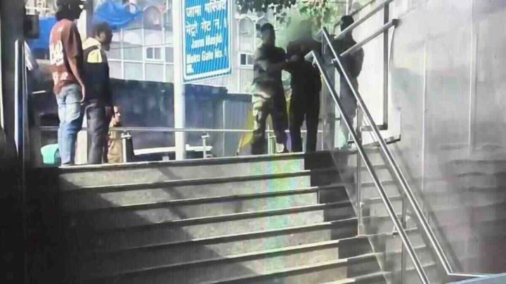 ಭದ್ರತಾ ಸಿಬ್ಬಂದಿ ಎಷ್ಟು ಜಾಗೃತರಾಗಿರುತ್ತಾರೆ ನೋಡಿ: ಸಂಶಯಾಸ್ಪದ ವ್ಯಕ್ತಿಯನ್ನು ಚೇಸ್ ಮಾಡಿ ಹಿಡಿದ ರೋಚಕ ಕ್ಷಣ Video