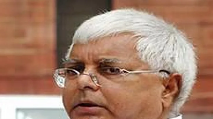 मोदी देवालाही मूर्ख बनवू शकतात: लालू