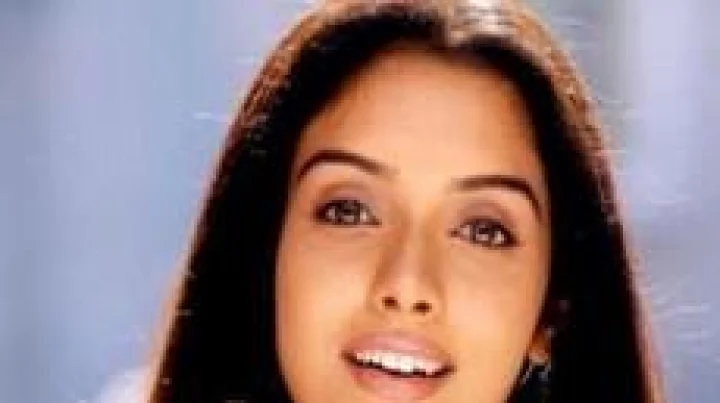 असिनला दिले सरप्राइज गिफ्ट