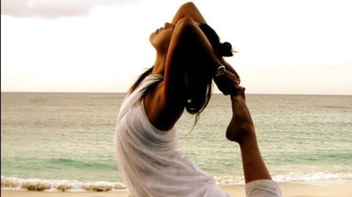 संस्कृतच्या युज आणि योक या दोन शब्दांनी मिळून योग शब्द तयार झाला आहे!