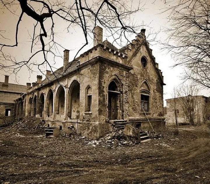 home for 1 euro only in Rome