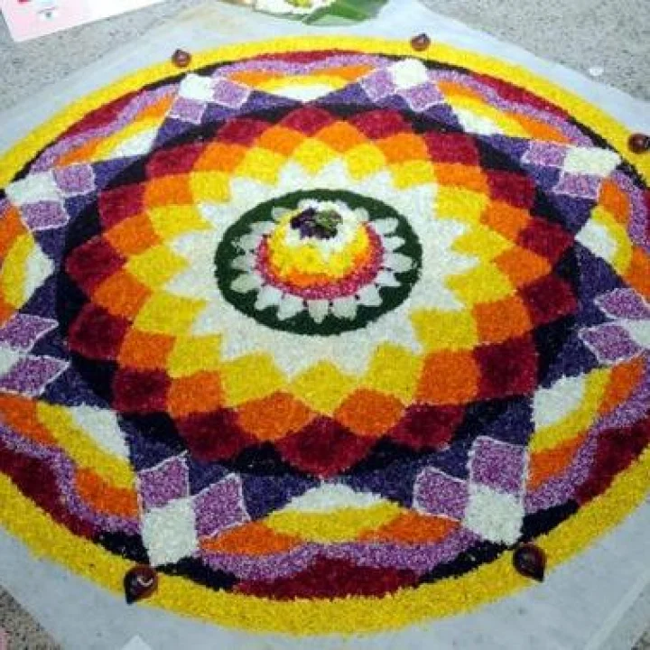 അത്തം പിറന്നു, ഓണത്തിന്റെ പത്ത് നാളുകളില്‍ എങ്ങനെയാണ് പൂക്കളം ഇടേണ്ടത്, ചിട്ടവട്ടങ്ങളെ പറ്റി നിങ്ങള്‍ക്കറിയാമോ?