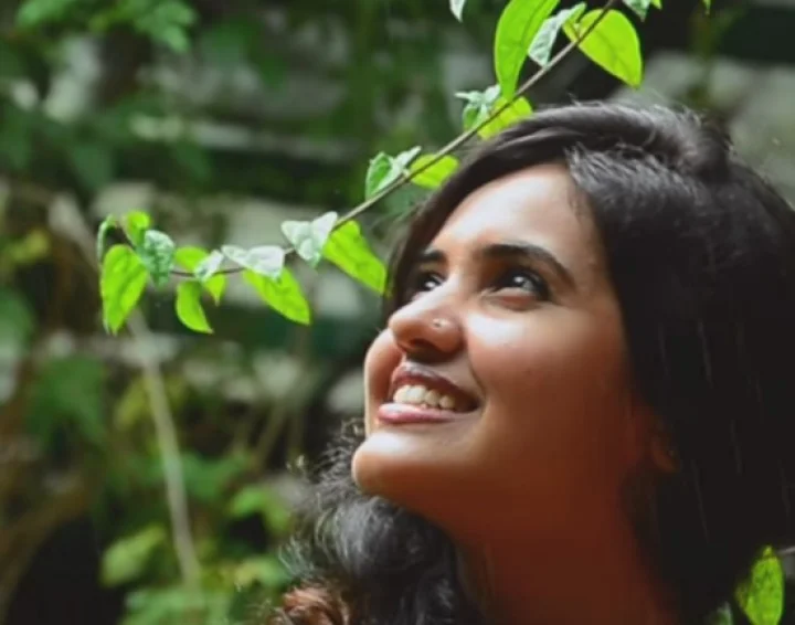 പ്രണയത്തിന്‍റെ പുതുമഴസ്പര്‍ശം - യൂട്യൂബില്‍ ‘അരുകിലായ്...’ തരംഗം!