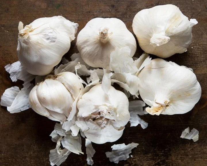 benefits of garlic peel