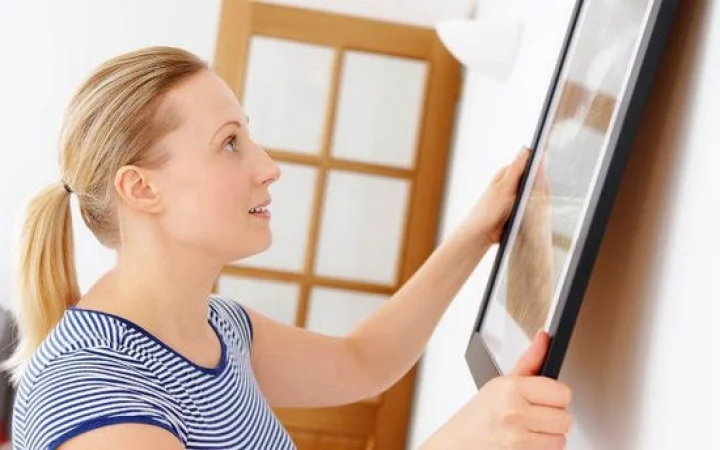 hanging photos