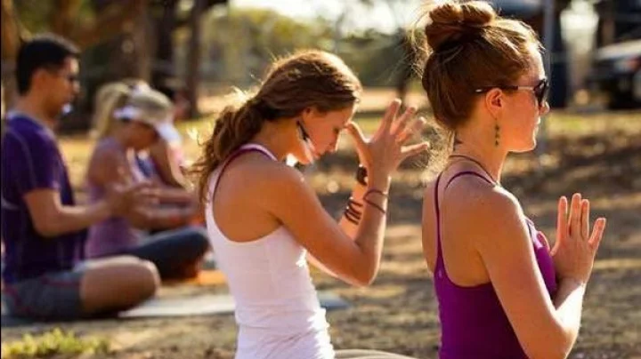 Yoga Asanas for Freshness :दररोज हे योगासन करा ताजे तवाने वाटेल