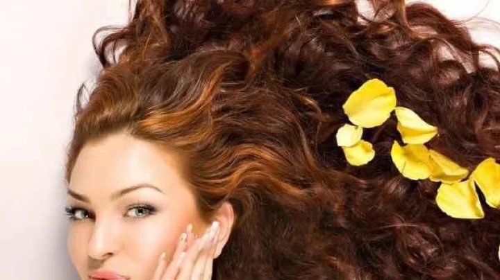 सरळ केस असलेल्या स्त्रीयांना वाटते....